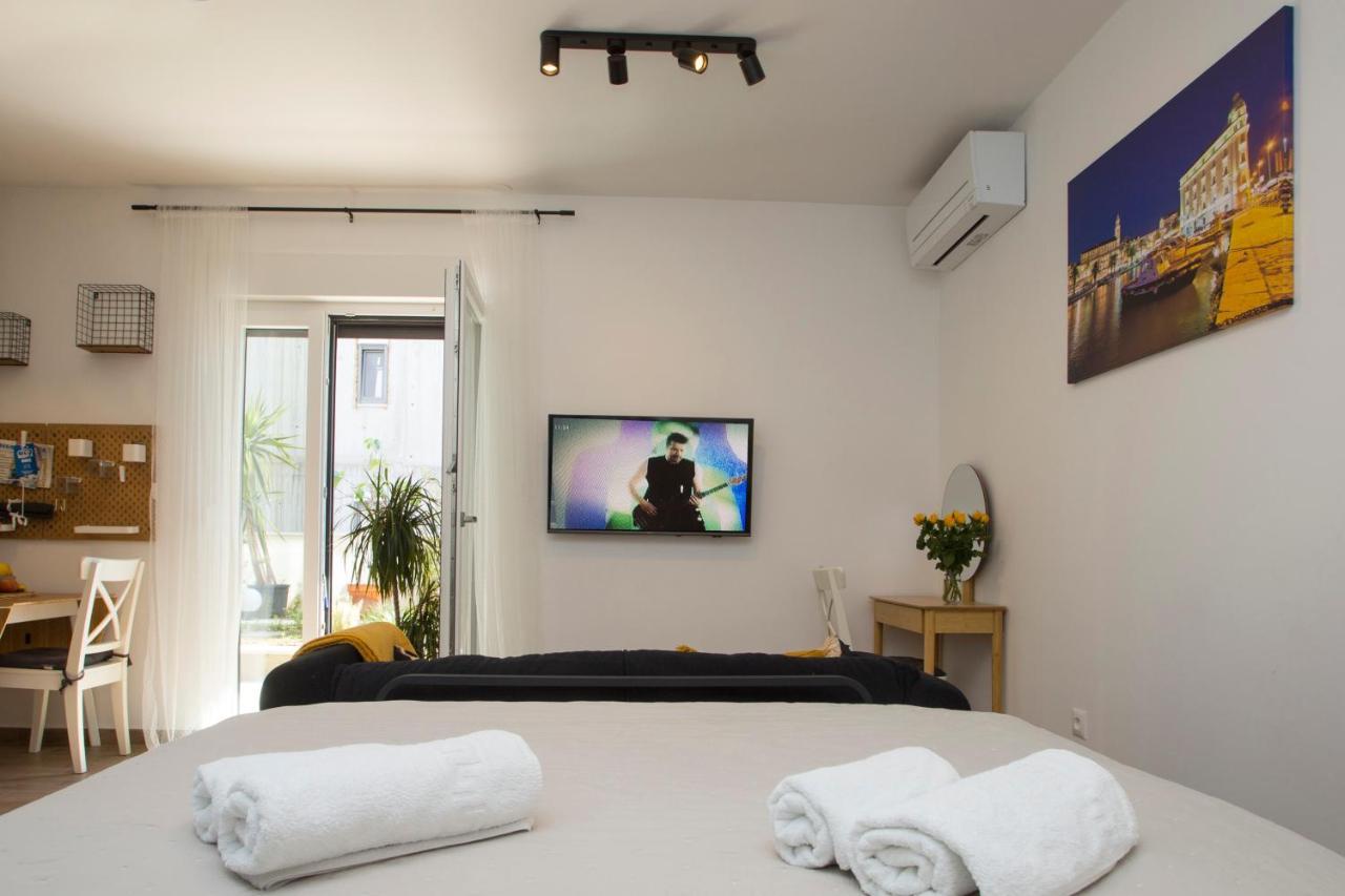 ספליט Studio And Hot Tub מראה חיצוני תמונה